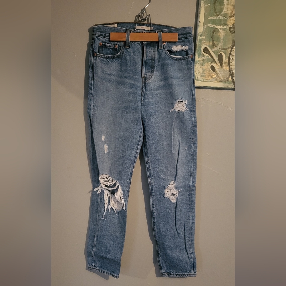 Levi's High Rise Distressed Light Blue Jeans